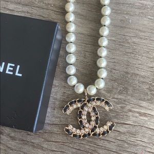 Chanel Pearl CC pendant necklace